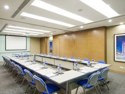Express Airport Zone By Ihg Hotel